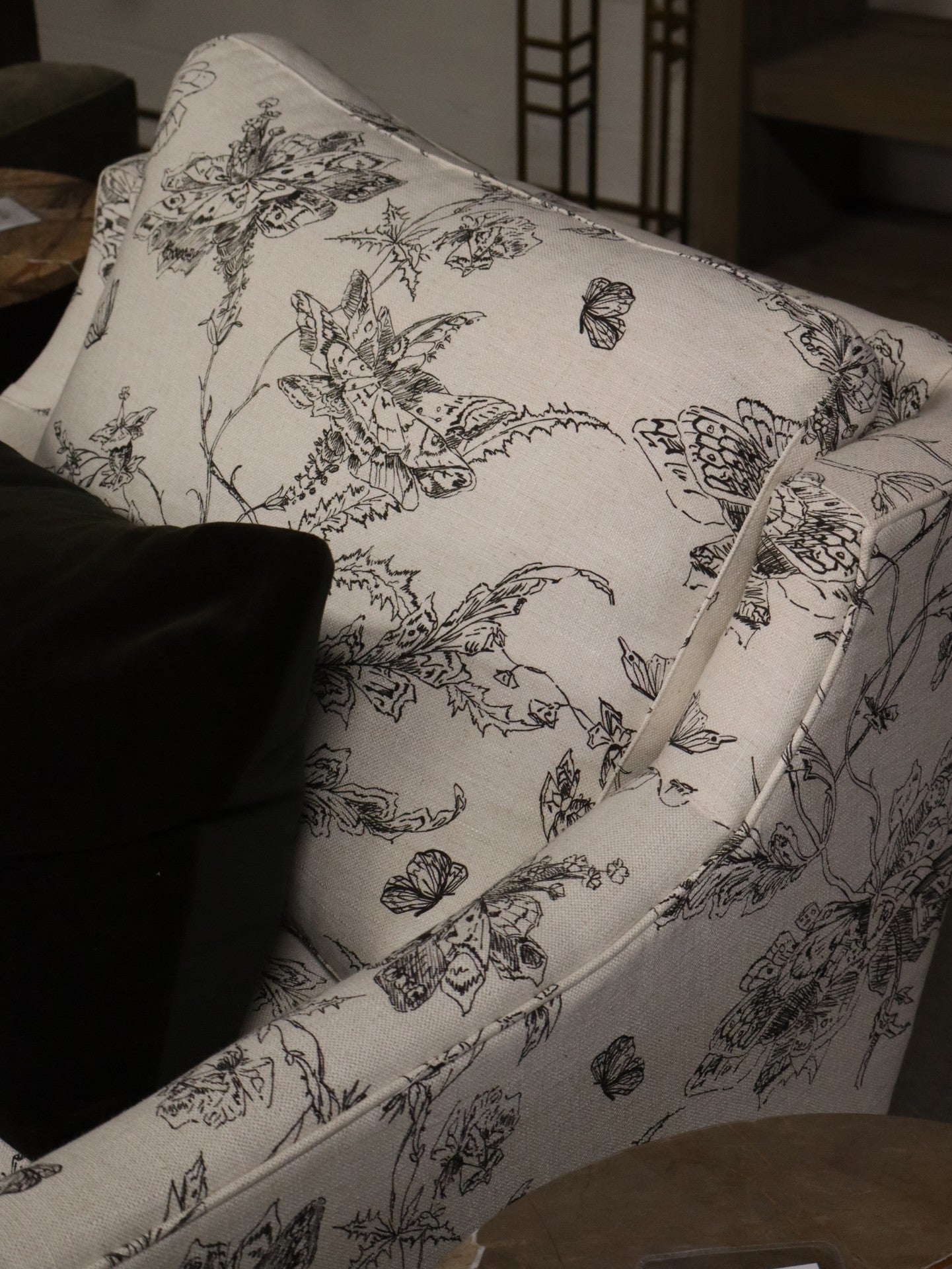 Madeline Chaise Chair in 11908-31