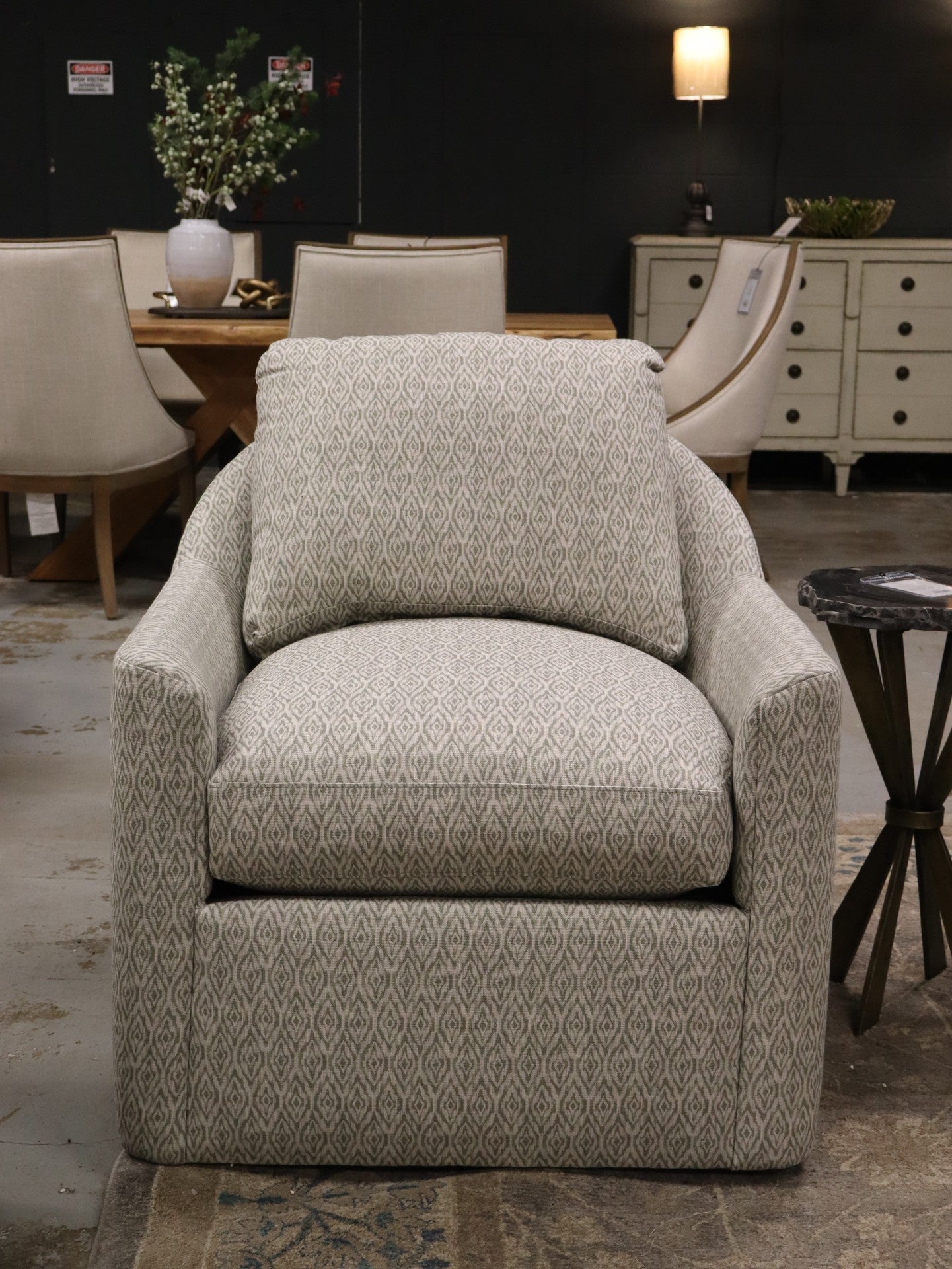Laya Swivel Chair in 13009-23
