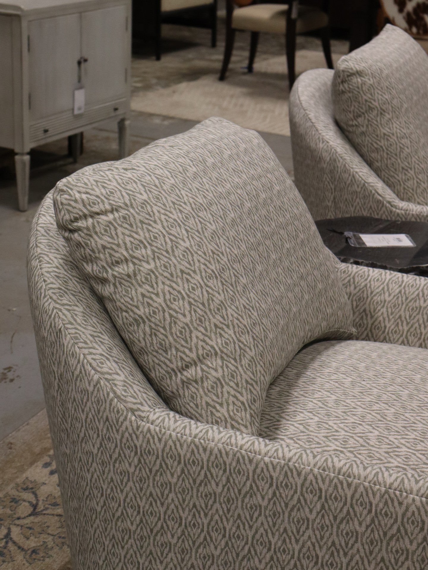 Laya Swivel Chair in 13009-23